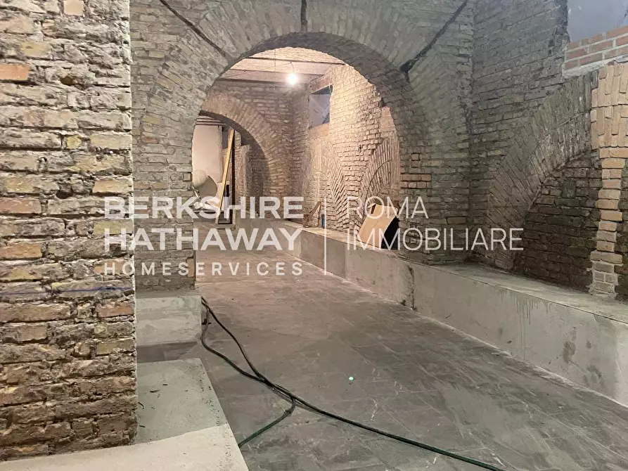 Immagine 15 di Locale commerciale in vendita  in Po a Roma