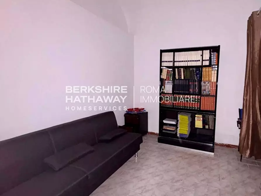 Immagine 2 di Palazzo in vendita  in Via Varese 22 a Roma