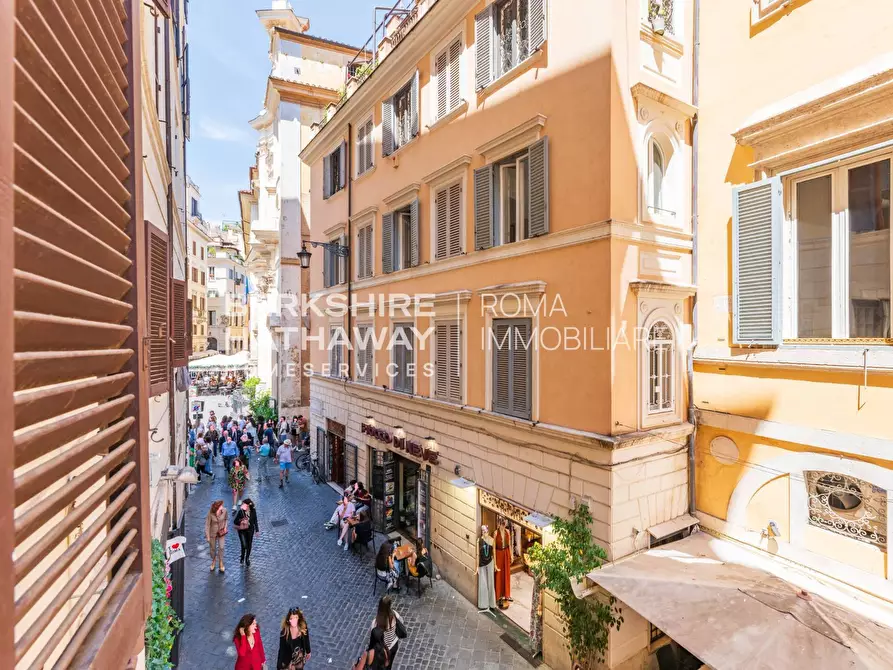 Immagine 15 di Appartamento in vendita  in Via del Pantheon a Roma