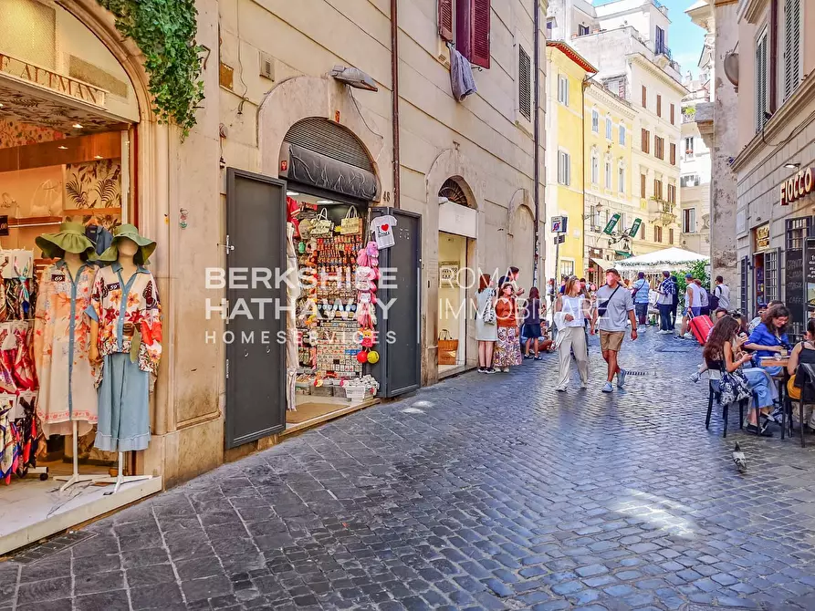 Immagine 38 di Appartamento in vendita  in Via del Pantheon a Roma