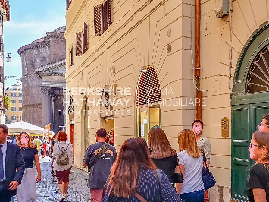 Immagine 40 di Appartamento in vendita  in Via del Pantheon a Roma