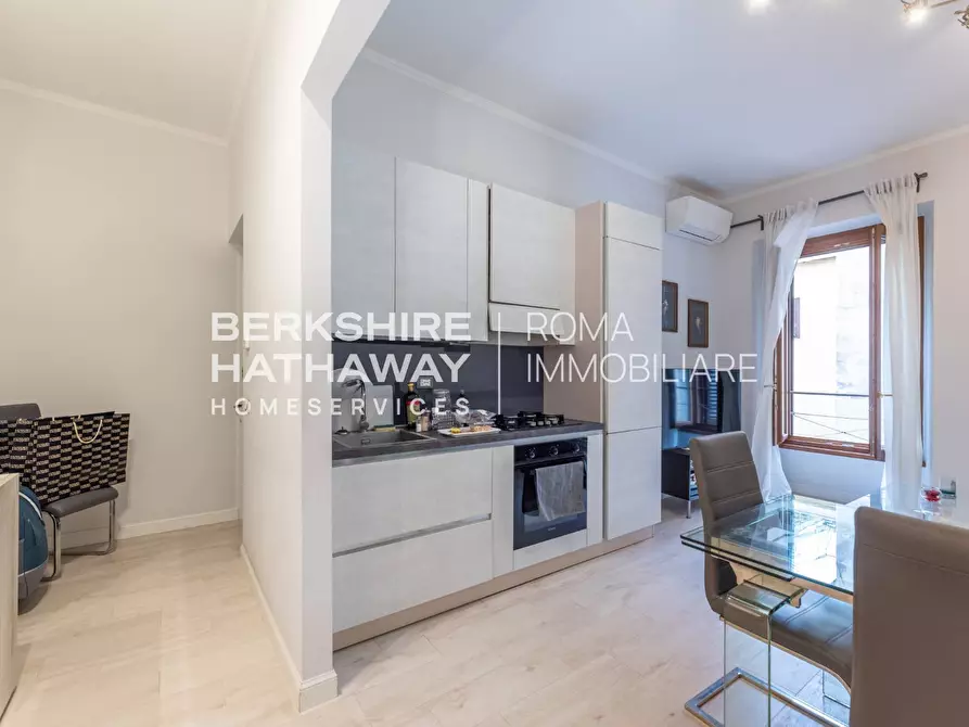 Immagine 3 di Appartamento in vendita  in Via Vittorio Veneto 1 a Roma