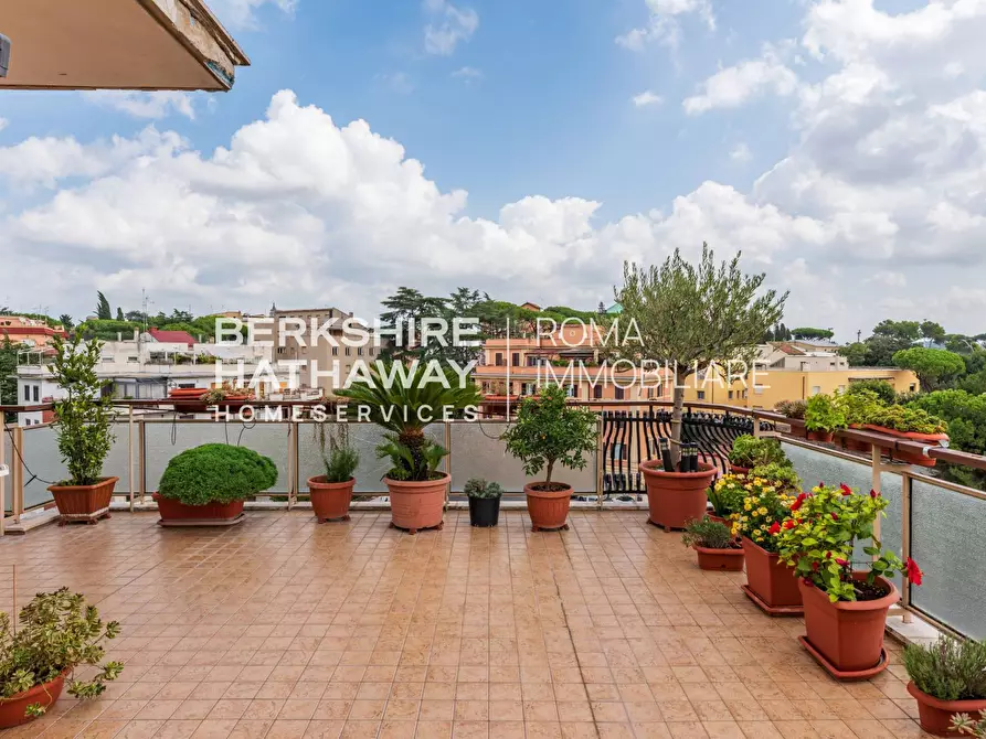 Immagine 8 di Attico in vendita  in Via Paolo Bentivoglio 1 a Roma