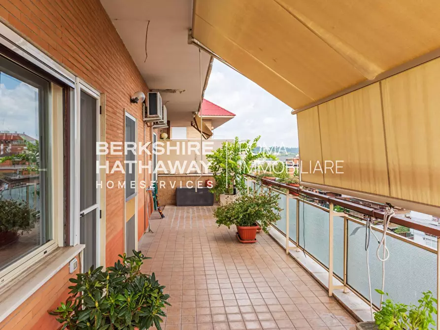 Immagine 9 di Attico in vendita  in Via Paolo Bentivoglio 1 a Roma