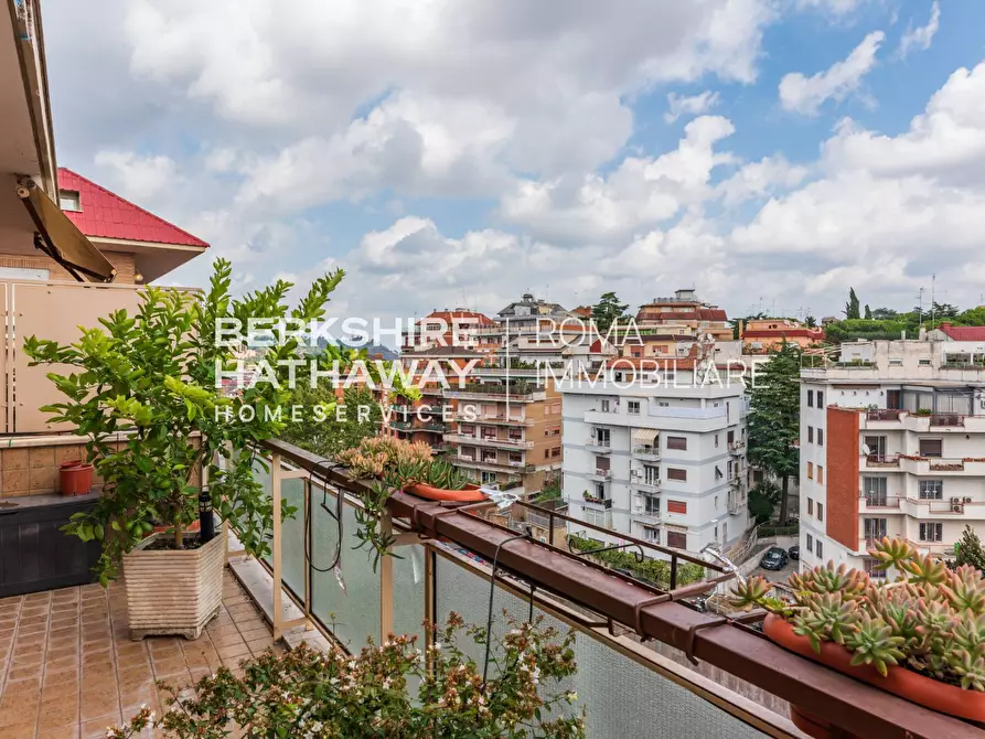 Immagine 10 di Attico in vendita  in Via Paolo Bentivoglio 1 a Roma