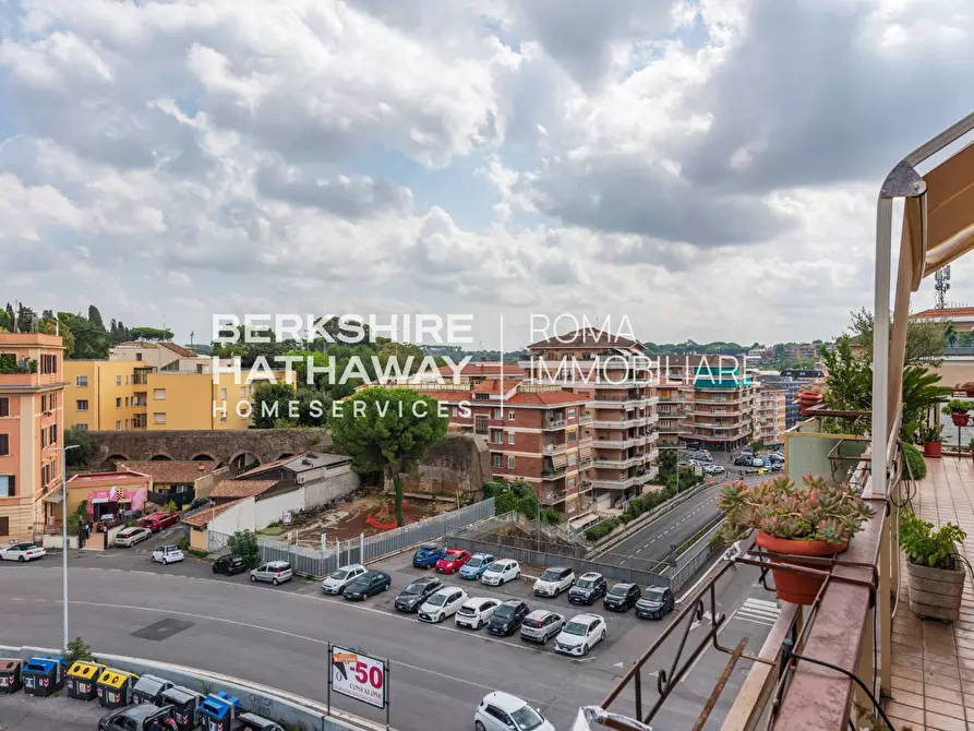 Immagine 46 di Attico in vendita  in Via Paolo Bentivoglio 1 a Roma