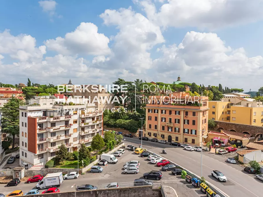 Immagine 47 di Attico in vendita  in Via Paolo Bentivoglio 1 a Roma