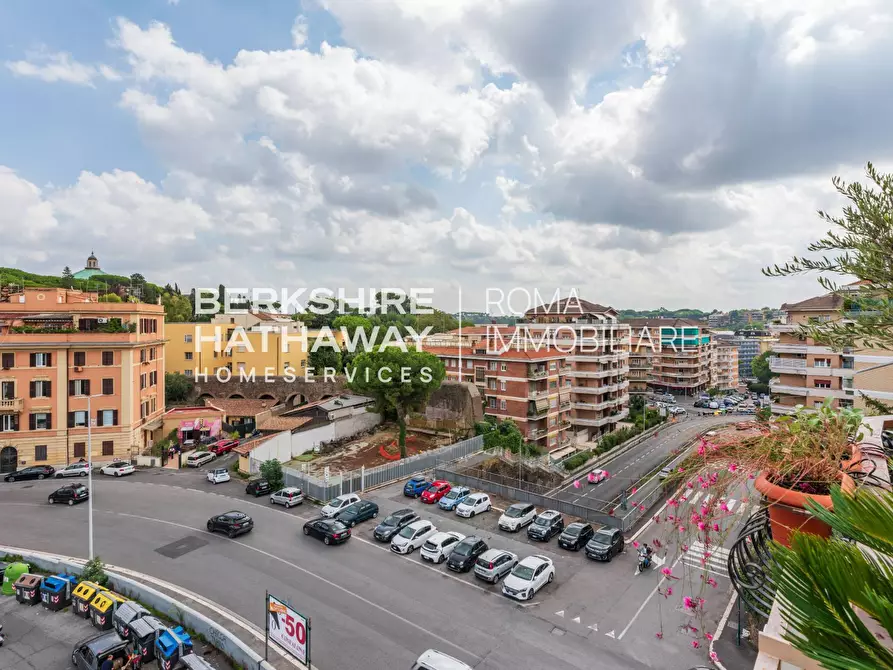 Immagine 48 di Attico in vendita  in Via Paolo Bentivoglio 1 a Roma