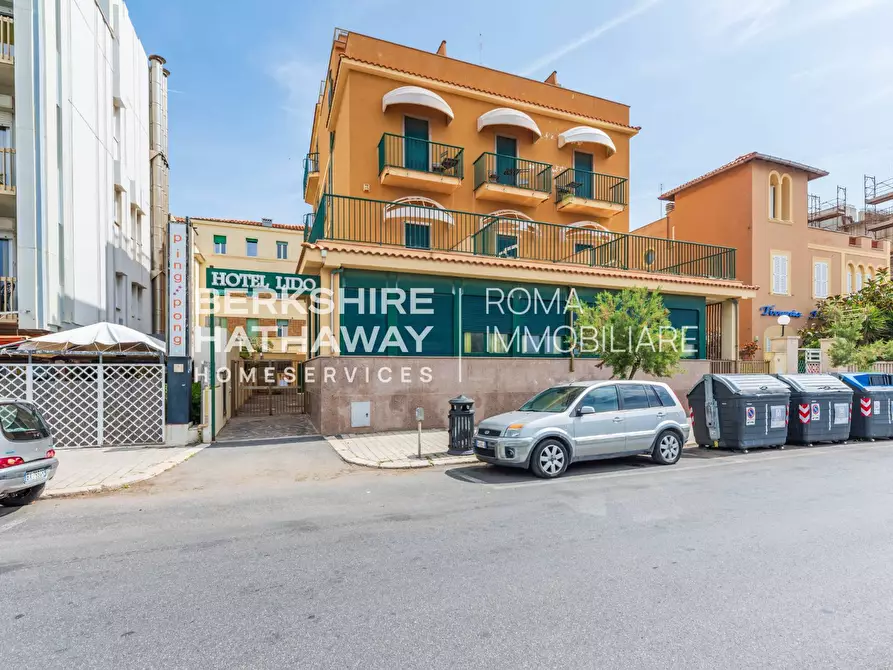 Immagine 3 di Casa indipendente in vendita  in Lungomare Paolo Toscanelli 63 a Roma