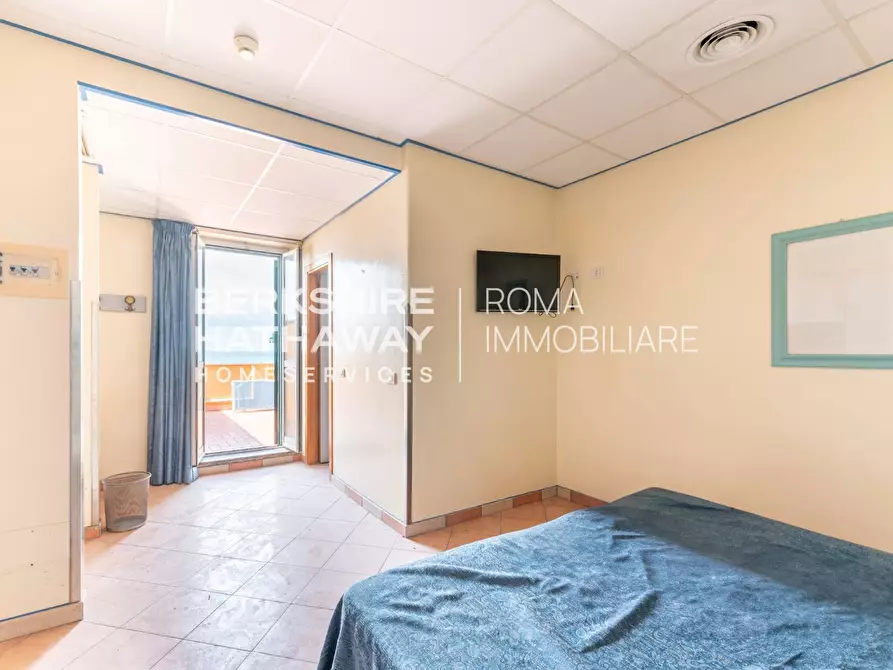 Immagine 5 di Casa indipendente in vendita  in Lungomare Paolo Toscanelli 63 a Roma