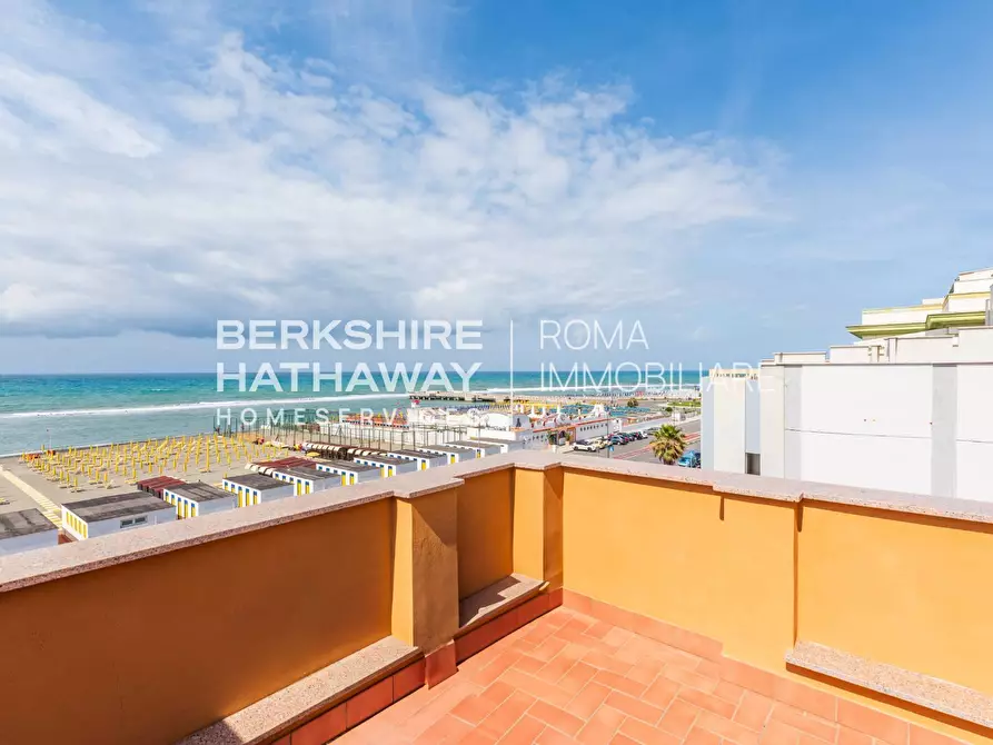 Immagine 7 di Casa indipendente in vendita  in Lungomare Paolo Toscanelli 63 a Roma