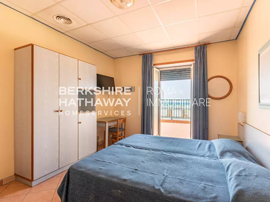 Immagine 11 di Casa indipendente in vendita  in Lungomare Paolo Toscanelli 63 a Roma