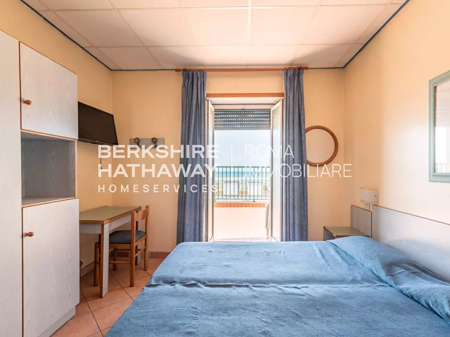 Immagine 12 di Casa indipendente in vendita  in Lungomare Paolo Toscanelli 63 a Roma