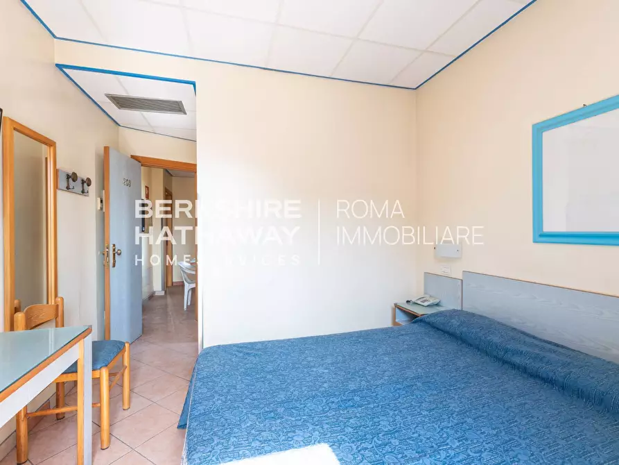 Immagine 17 di Casa indipendente in vendita  in Lungomare Paolo Toscanelli 63 a Roma