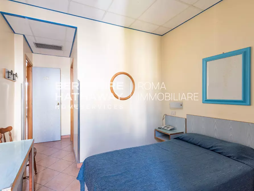 Immagine 19 di Casa indipendente in vendita  in Lungomare Paolo Toscanelli 63 a Roma