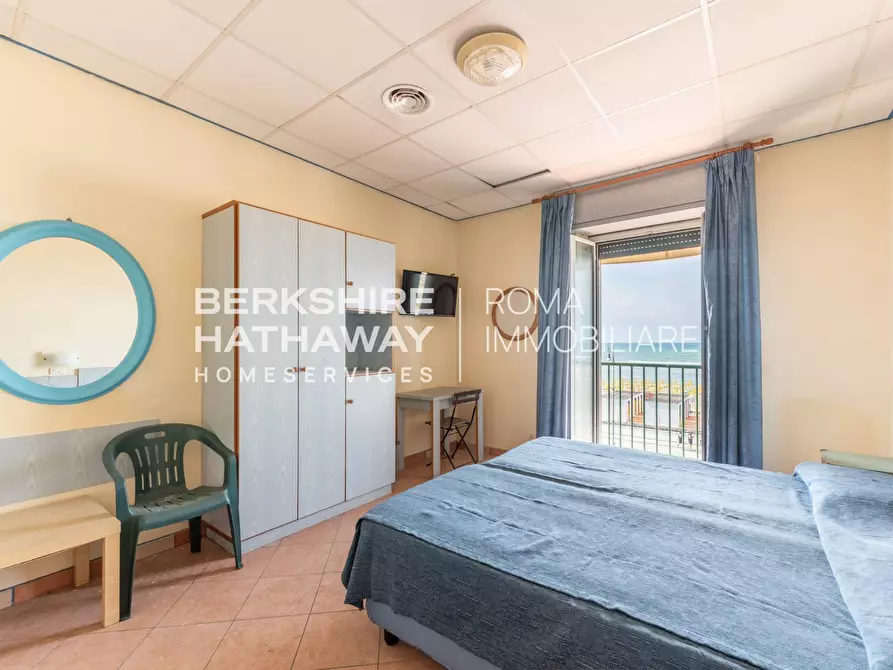 Immagine 20 di Casa indipendente in vendita  in Lungomare Paolo Toscanelli 63 a Roma