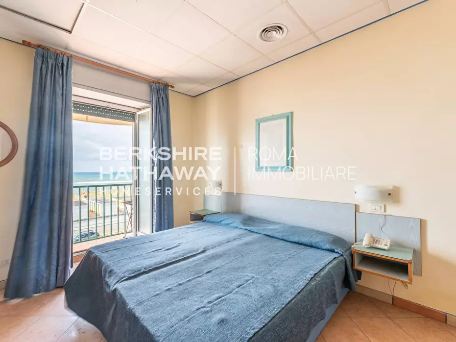 Immagine 21 di Casa indipendente in vendita  in Lungomare Paolo Toscanelli 63 a Roma