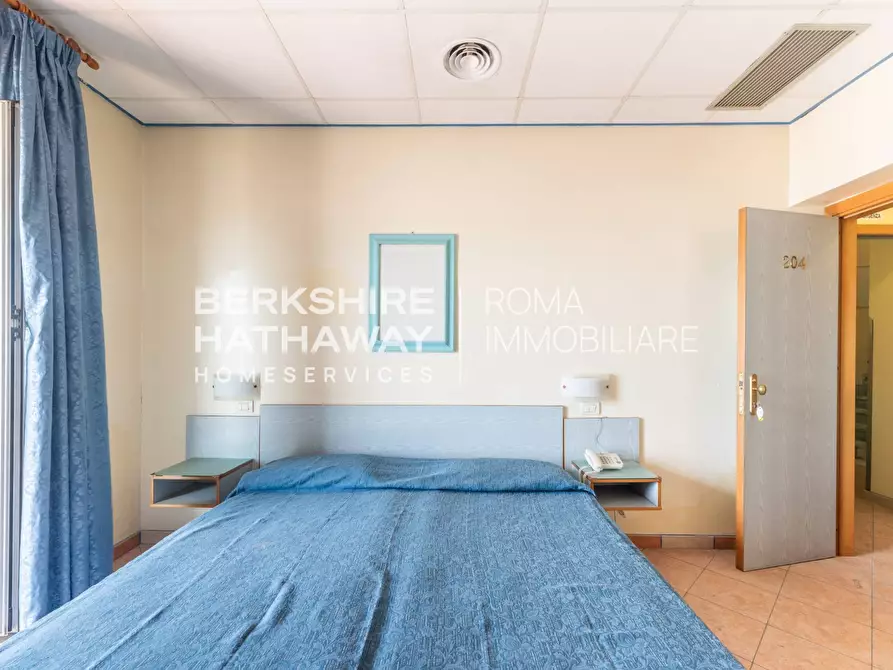 Immagine 22 di Casa indipendente in vendita  in Lungomare Paolo Toscanelli 63 a Roma