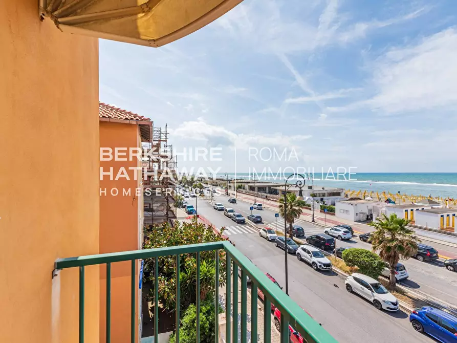 Immagine 24 di Casa indipendente in vendita  in Lungomare Paolo Toscanelli 63 a Roma