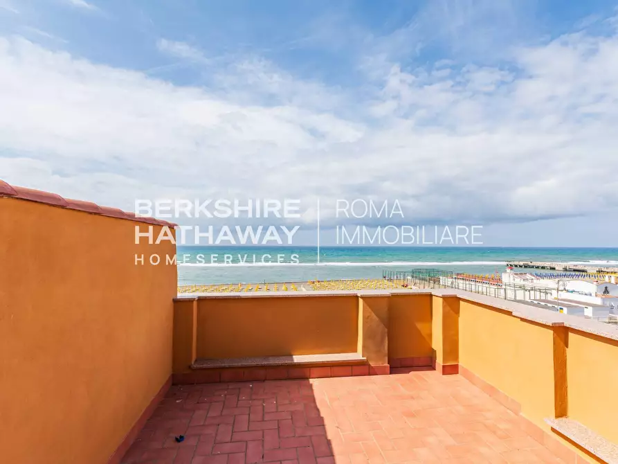 Immagine 26 di Casa indipendente in vendita  in Lungomare Paolo Toscanelli 63 a Roma