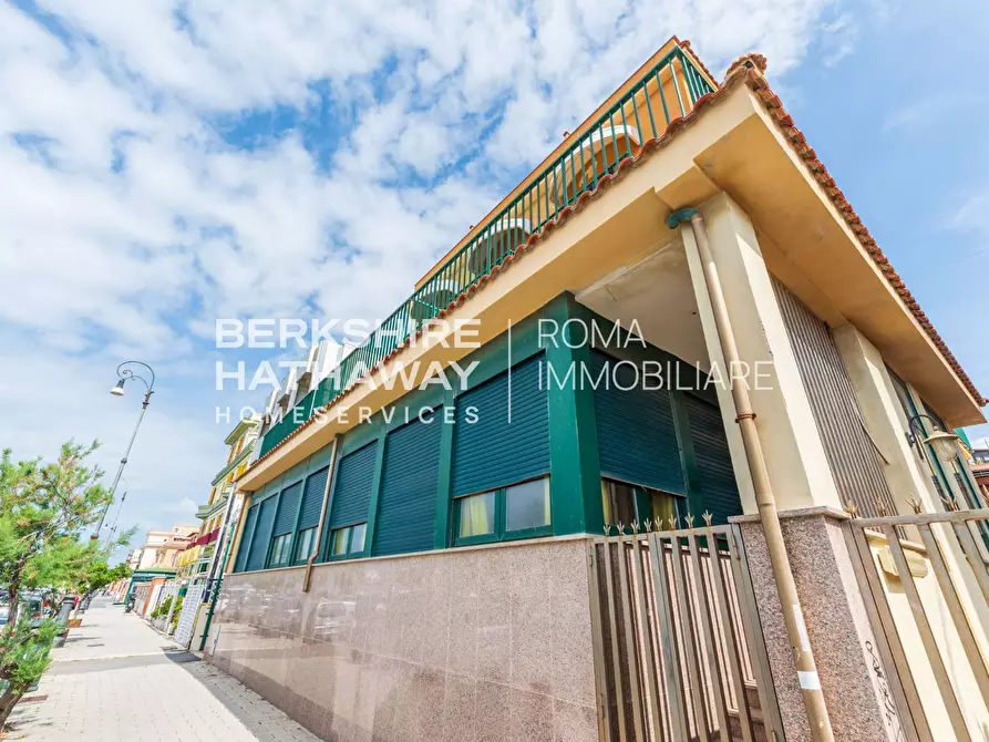 Immagine 39 di Casa indipendente in vendita  in Lungomare Paolo Toscanelli 63 a Roma