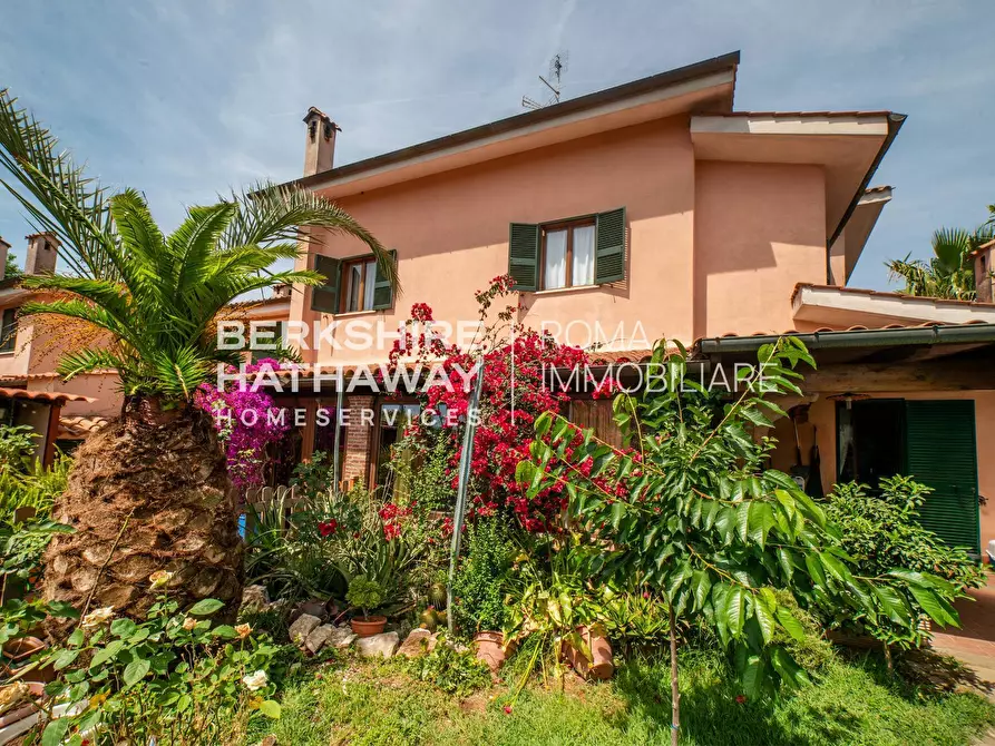 Immagine 3 di Villetta a schiera in vendita  in Via Pian Del Marmo 1 a Roma