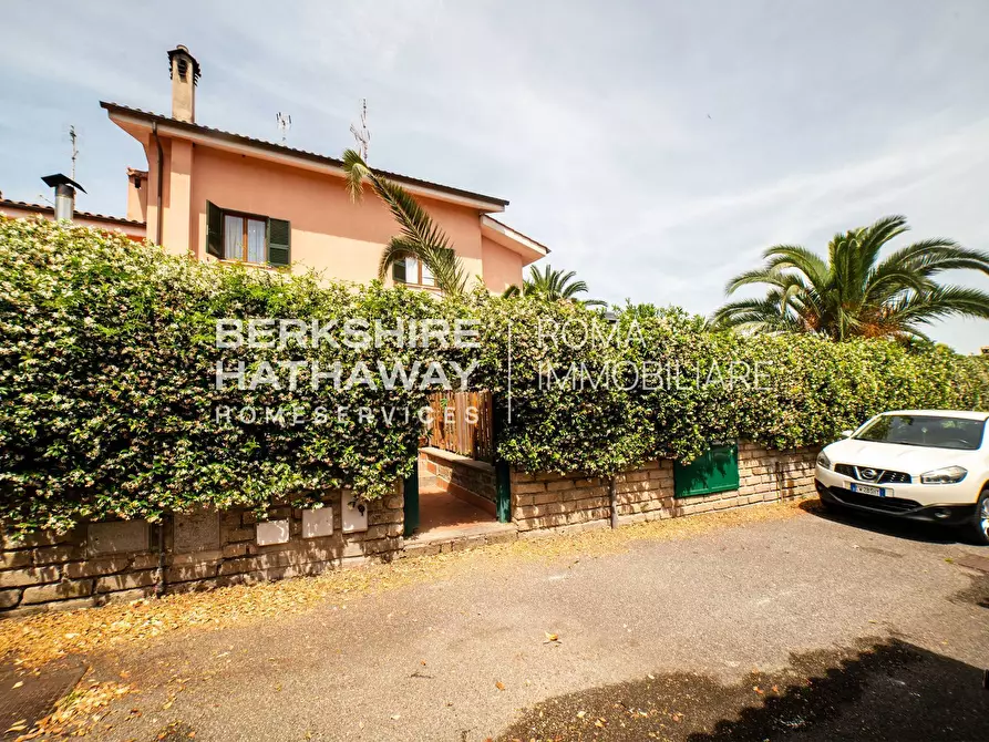 Immagine 6 di Villetta a schiera in vendita  in Via Pian Del Marmo 1 a Roma