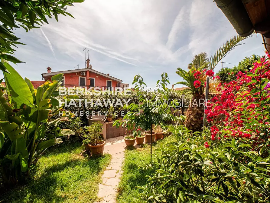 Immagine 11 di Villetta a schiera in vendita  in Via Pian Del Marmo 1 a Roma