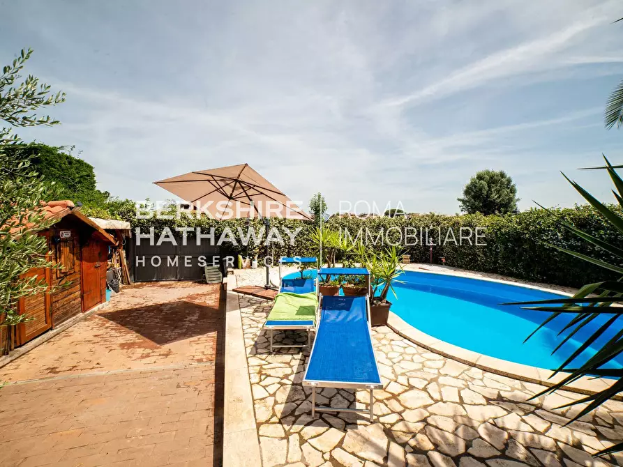 Immagine 12 di Villetta a schiera in vendita  in Via Pian Del Marmo 1 a Roma