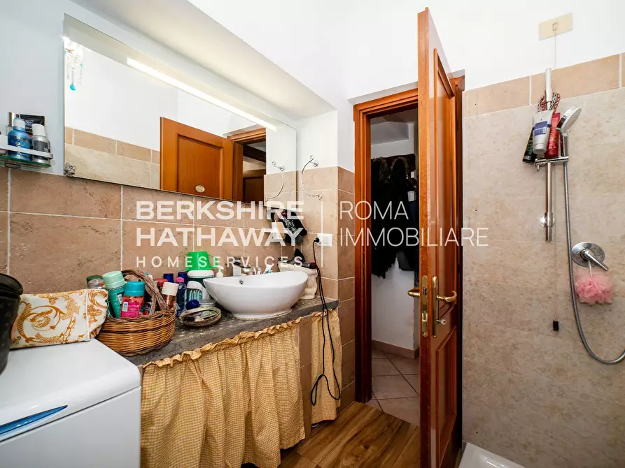 Immagine 19 di Villetta a schiera in vendita  in Via Pian Del Marmo 1 a Roma