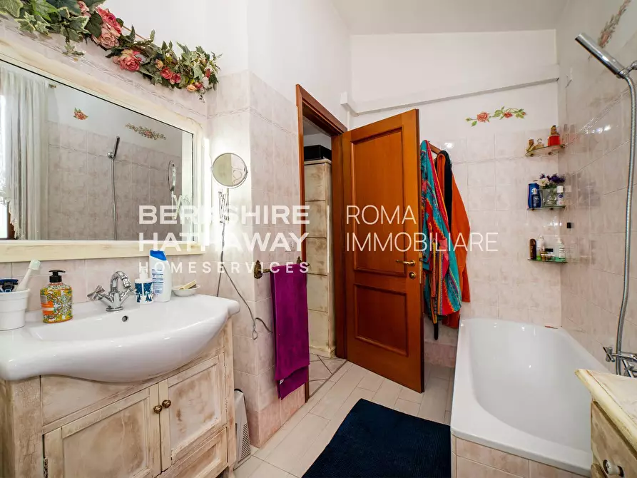 Immagine 24 di Villetta a schiera in vendita  in Via Pian Del Marmo 1 a Roma