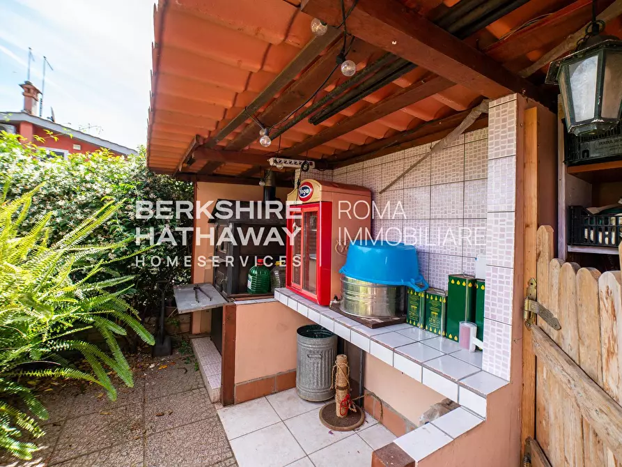 Immagine 30 di Villetta a schiera in vendita  in Via Pian Del Marmo 1 a Roma