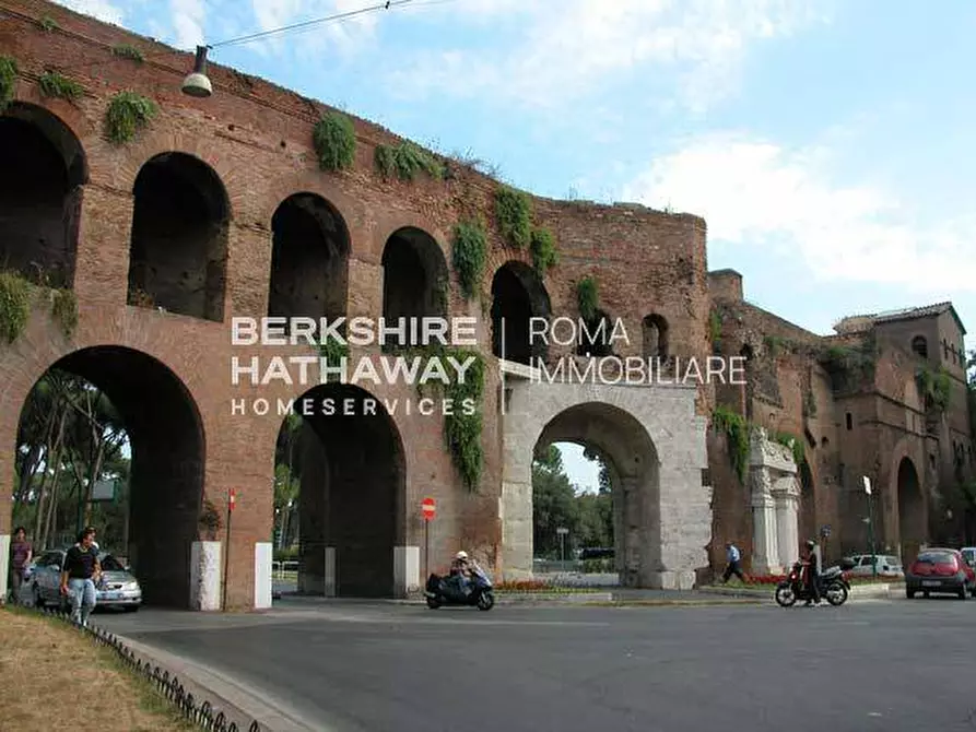 Immagine 2 di Appartamento in vendita  in Via Di Porta Pinciana 1 a Roma