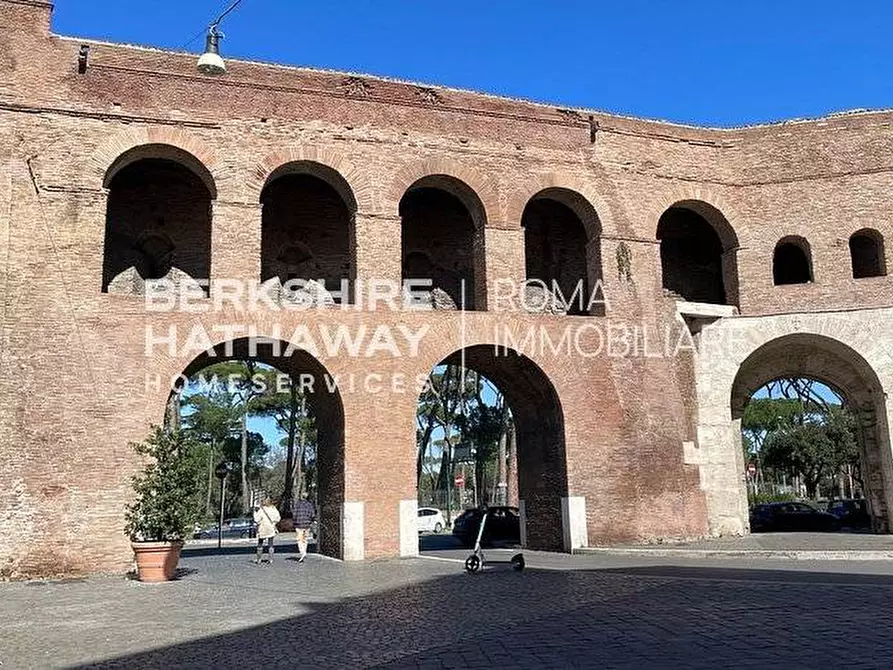 Immagine 3 di Appartamento in vendita  in Via Di Porta Pinciana 1 a Roma