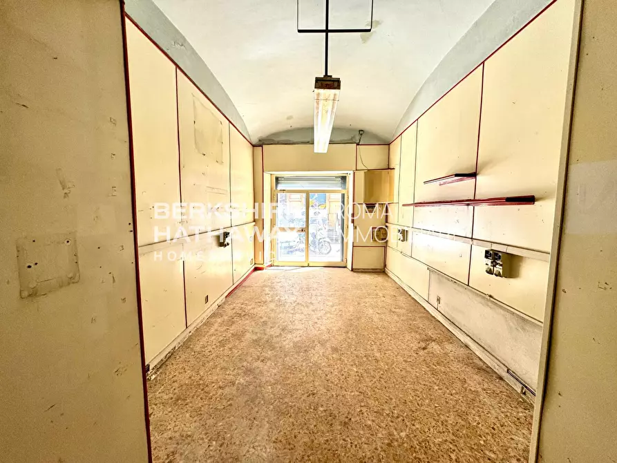 Immagine 2 di Locale commerciale in affitto  in Via Messina 1 a Roma