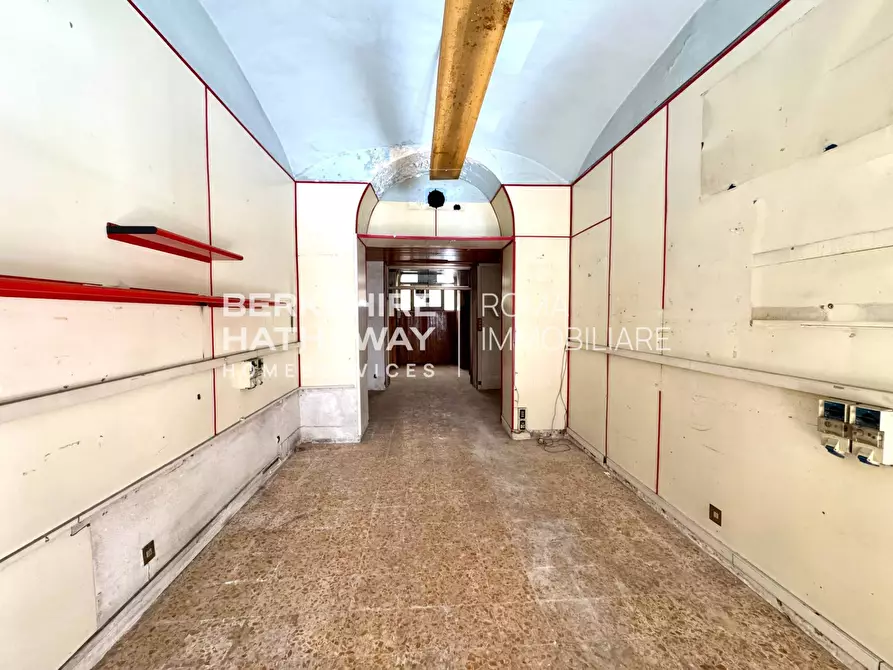 Immagine 3 di Locale commerciale in affitto  in Via Messina 1 a Roma