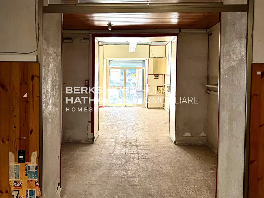 Immagine 7 di Locale commerciale in affitto  in Via Messina 1 a Roma