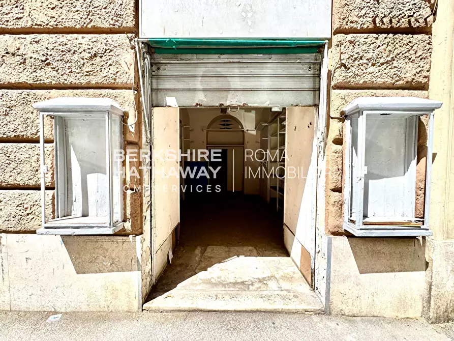 Immagine 1 di Locale commerciale in affitto  in Via Messina 1 a Roma