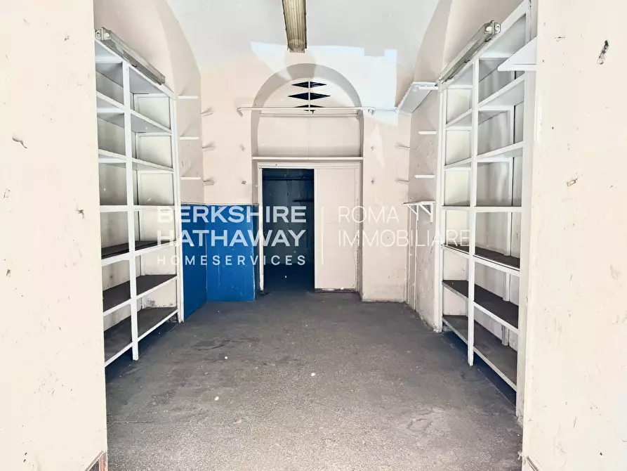 Immagine 4 di Locale commerciale in affitto  in Via Messina 1 a Roma