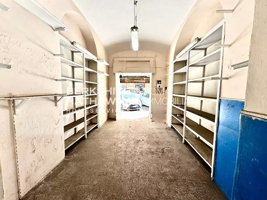 Immagine 6 di Locale commerciale in affitto  in Via Messina 1 a Roma