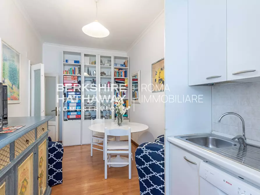 Immagine 11 di Appartamento in vendita  in Via Aurora 1 a Roma