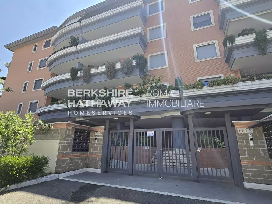 Immagine 2 di Appartamento in vendita  in Via della Maremma a Roma