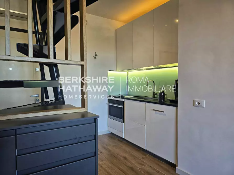 Immagine 6 di Appartamento in vendita  in Via della Maremma a Roma