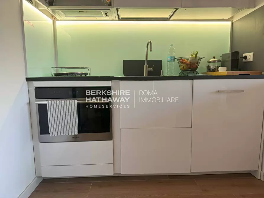 Immagine 7 di Appartamento in vendita  in Via della Maremma a Roma