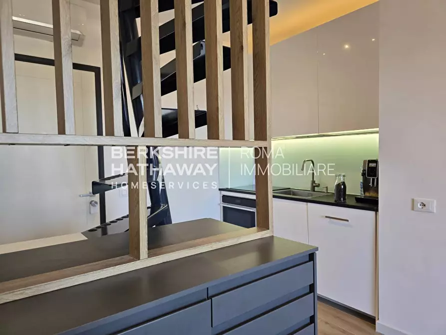 Immagine 15 di Appartamento in vendita  in Via della Maremma a Roma