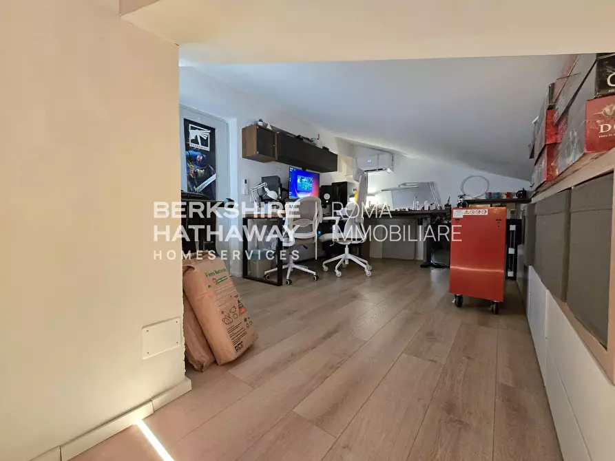 Immagine 26 di Appartamento in vendita  in Via della Maremma a Roma