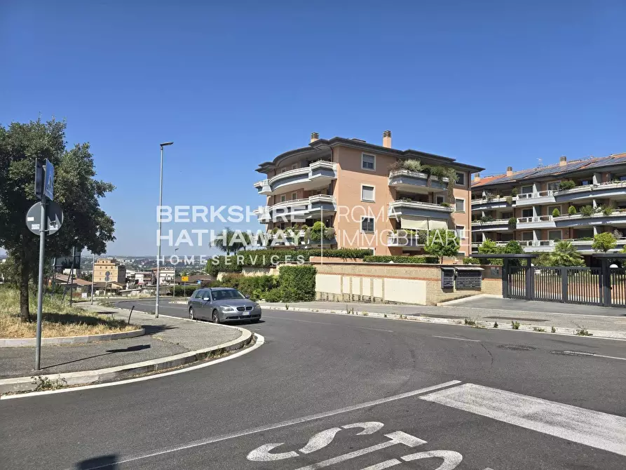 Immagine 34 di Appartamento in vendita  in Via della Maremma a Roma