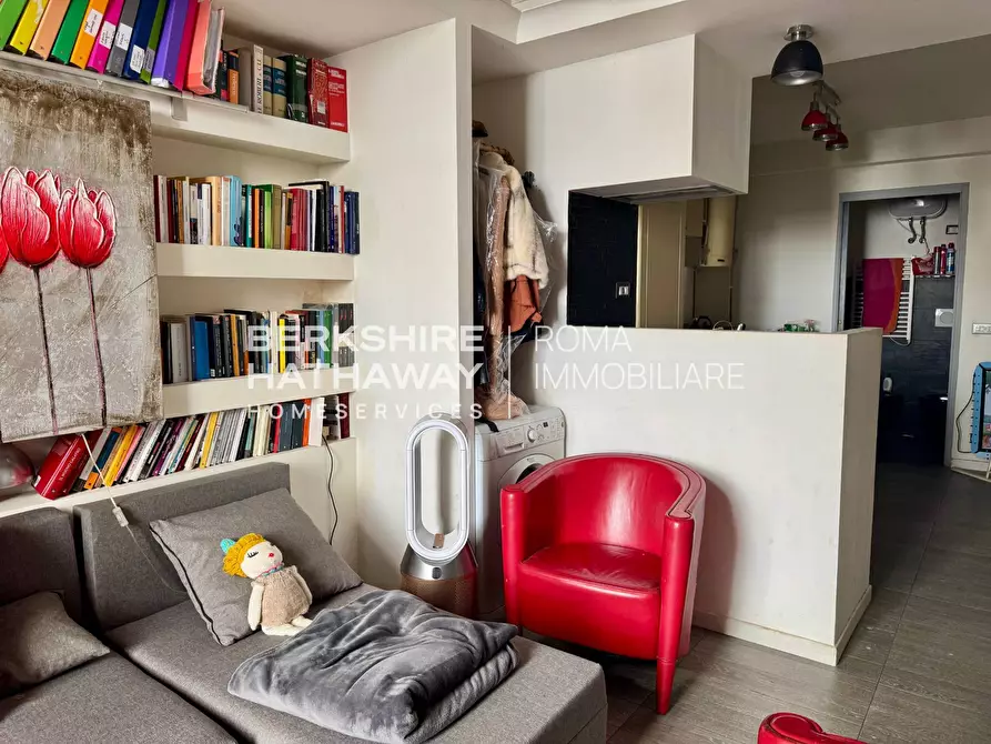 Immagine 3 di Locale commerciale in vendita  in Via Basento 1 a Roma