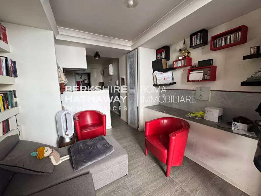 Immagine 4 di Locale commerciale in vendita  in Via Basento 1 a Roma