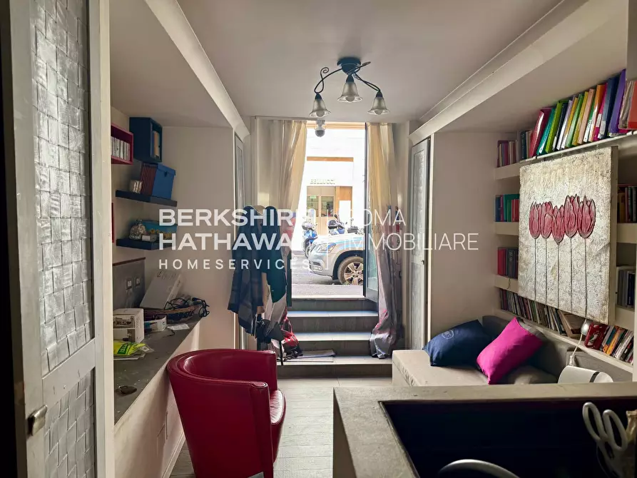 Immagine 5 di Locale commerciale in vendita  in Via Basento 1 a Roma